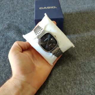 Reloj Casio Cuadrado Negro y Plateado