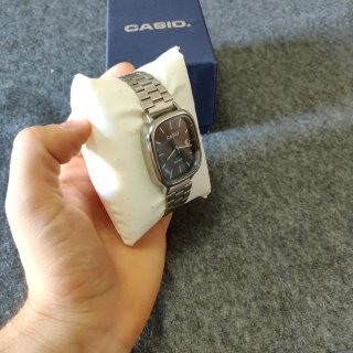 Reloj Casio Cuadrado Negro y Plateado