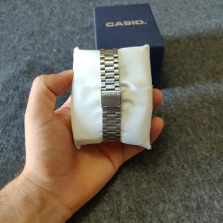 Reloj Casio Cuadrado Negro y Plateado