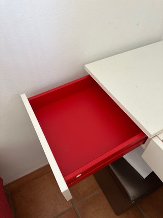 Tocador Blanco con Cajones Rojos Ikea
