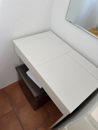 Tocador Blanco con Cajones Rojos Ikea
