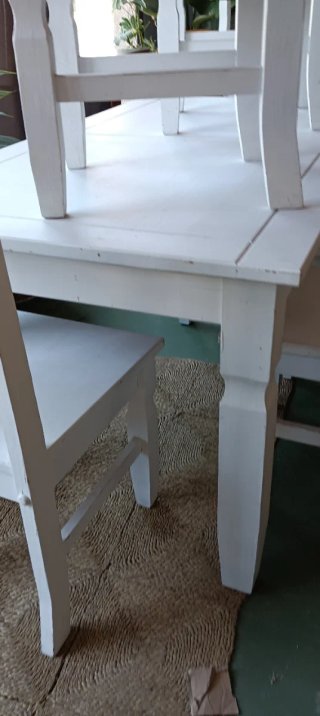 Mesa comedor y 6 sillas blancas