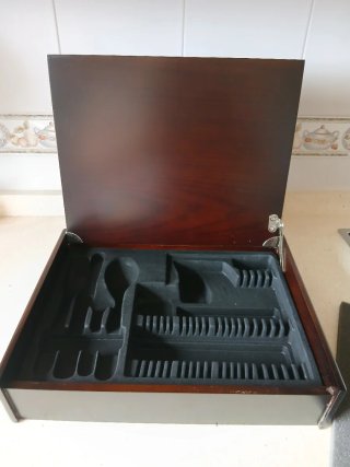 Caja de cubiertos vacía madera y metal
