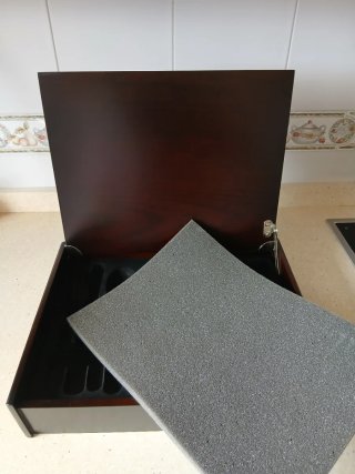 Caja de cubiertos vacía madera y metal