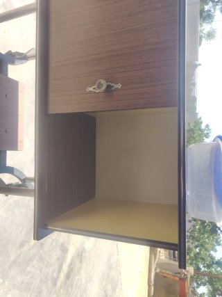 Mueble para máquina de coser con ruedas
