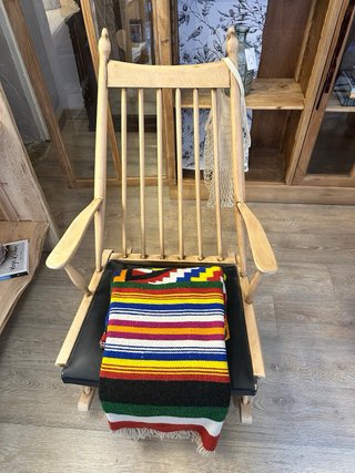 Mecedora antigua restaurada