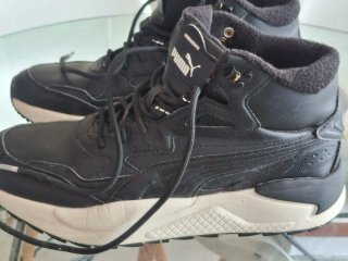 Zapatillas Puma Negras y Blancas