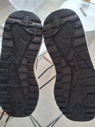Zapatillas Puma Negras y Blancas