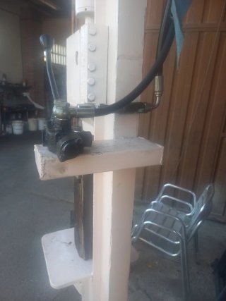 Astillador de leña hidráulico