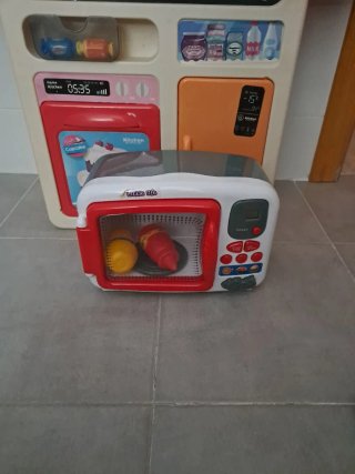 Cocina de juguete con microondas