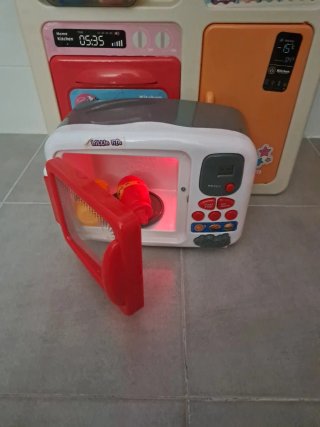 Cocina de juguete con microondas