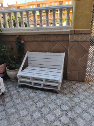 Mesa y Sofá Palets Jardín Blanco