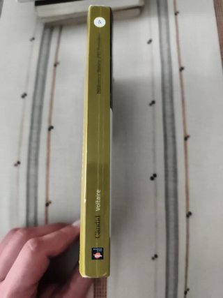 Libro de lectura en Catalán Càndid, de Voltaire.
