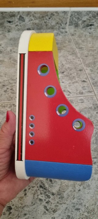 Zapato para aprender a atarse los cordones.