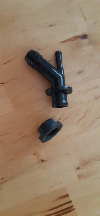 Pieza Saab ventilación tapa de balancines.