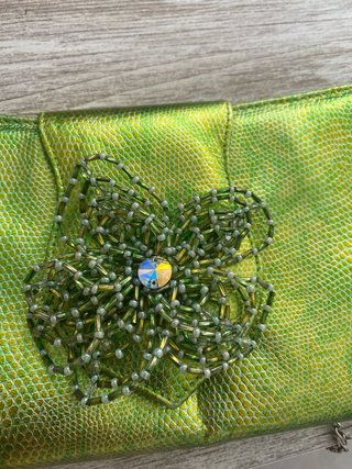 Bolso de fiesta verde y dorado