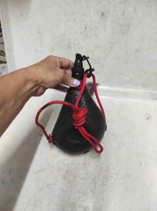 Bota de vino de cuero viejo