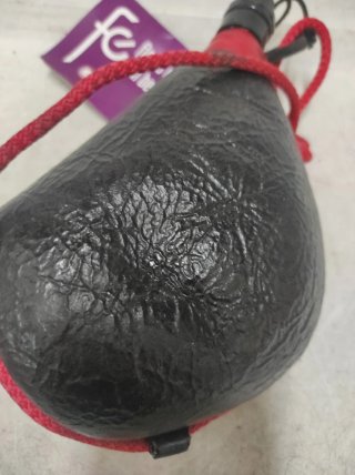 Bota de vino de cuero viejo