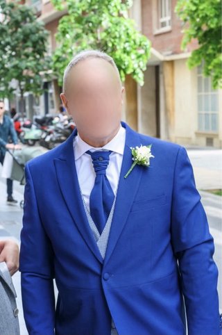 Traje de novio azul y gris