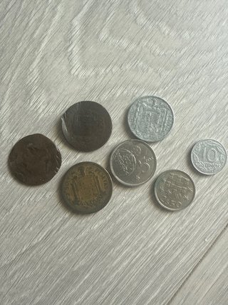 12 monedas de colección antiguas de distinto país!