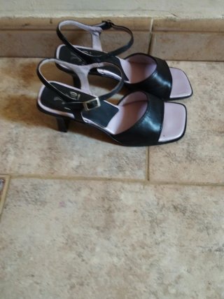 Sandalias LEYLAND negras y rosas
