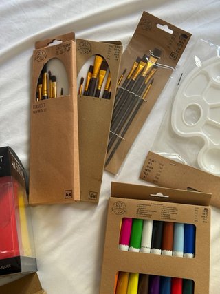 Kit Arte y Manualidades: Pinturas, Pinceles y Lien