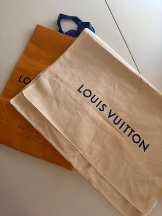 Guardapolvo Louis Vuitton Beige Y bolsa mediana