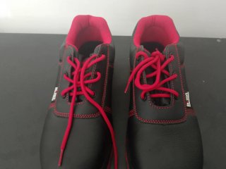 Zapatos de seguridad negros y rojos