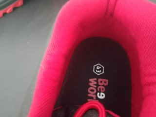 Zapatos de seguridad negros y rojos