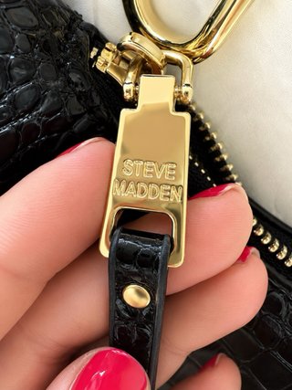 Bolso Steve Madden Negro y Dorado