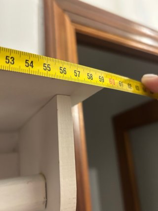 Estantería de pared con ganchos