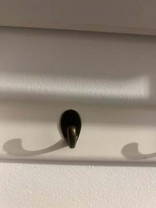 Estantería de pared con ganchos