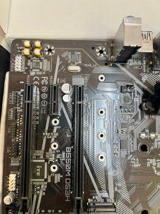 Placa Base Gigabyte B550M DS3H