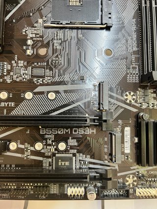 Placa Base Gigabyte B550M DS3H