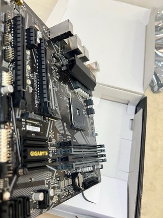 Placa Base Gigabyte B550M DS3H