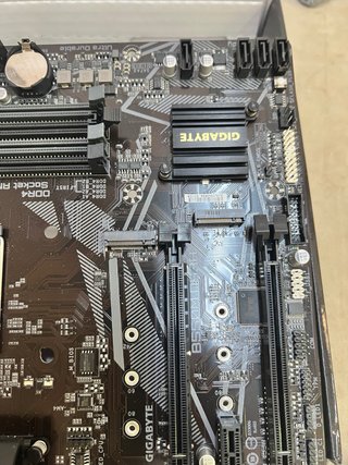 Placa Base Gigabyte B550M DS3H