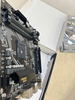 Placa Base Gigabyte B550M DS3H