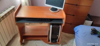 Mueble para ordenador con 2 bandejas extraíbles