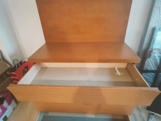 Cómoda de madera con cajones