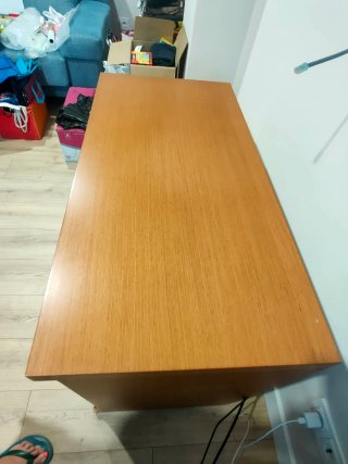 Cómoda de madera con cajones