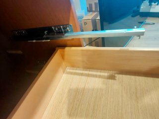 Cómoda de madera con cajones
