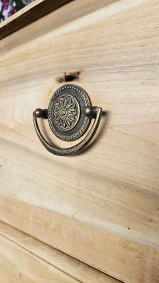 Cómoda antigua grande de madera