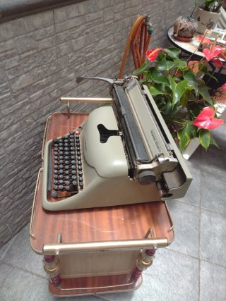 Máquina de escribir Hispano Olivetti Lexicon 80