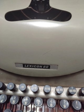 Máquina de escribir Hispano Olivetti Lexicon 80