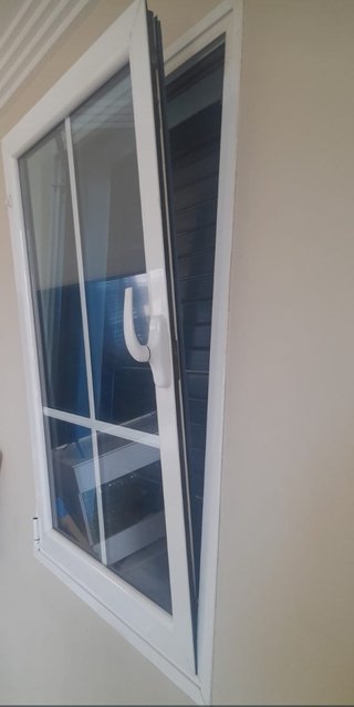 Ventana abatible aluminio 1,19x0,79m