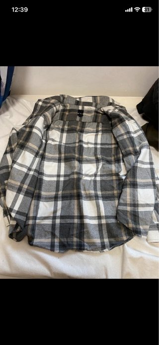 Camisa de cuadros gris y blanco