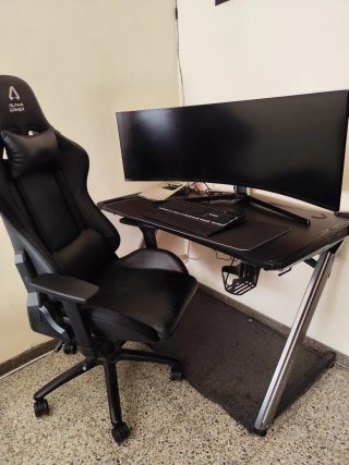 Escritorio Gaming con Silla y Monitor Samsung