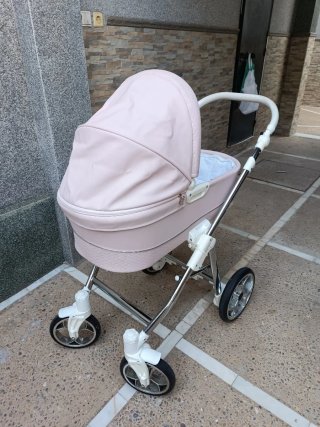 Carrito de bebé rosa