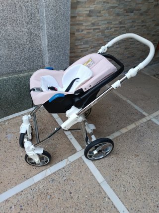 Carrito de bebé rosa
