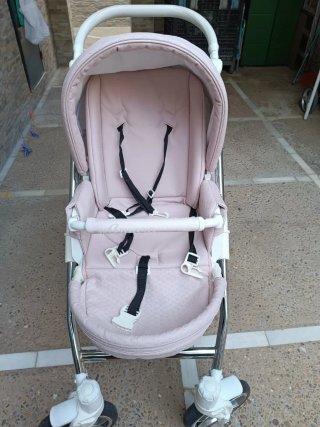 Carrito de bebé rosa
